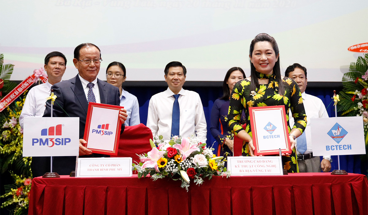Nhà trường và Khu công nghiệp chuyên sâu Phú Mỹ 3 ký kết biên bản ghi nhớ kết nối doanh nghiệp hợp tác đào tạo và cung ứng nhân lực