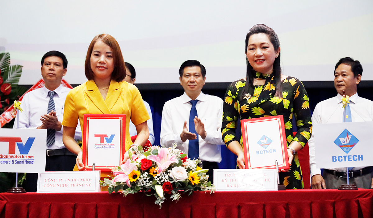 Nhà trường và công ty TNHH TM-DV Công nghệ Thành Vũ ký kết hợp tác đào tạo và cung ứng nhân lực